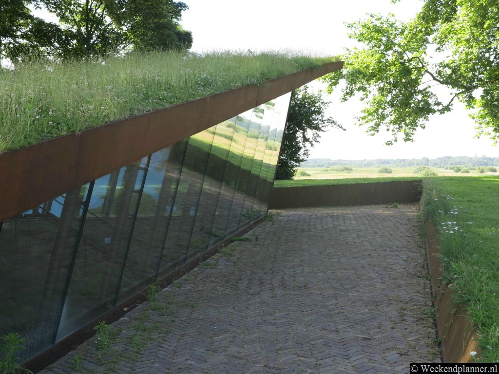 Het Bastionder is een ondergronds informatiecentrum over de vesting in Bastion Oranje. Bastionder is alleen in de middag open en de toegang is gratis. Adres: Bastionder 1. Tip: Er ligt een kasteel aan de rand van de Bossche Broek.